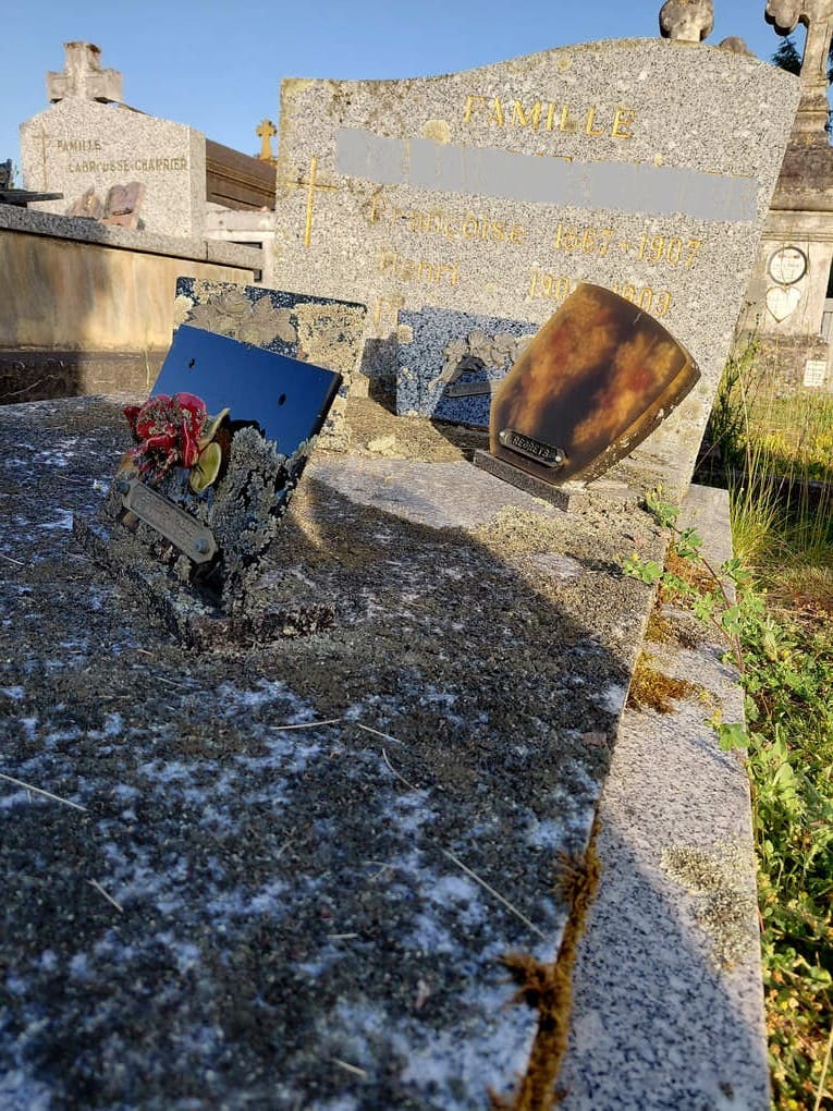 avant nettoyage tombe 9